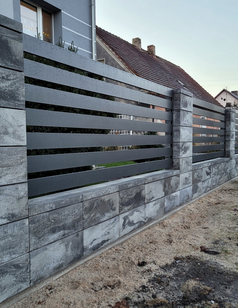 ogrodzenie stalowe - fragment